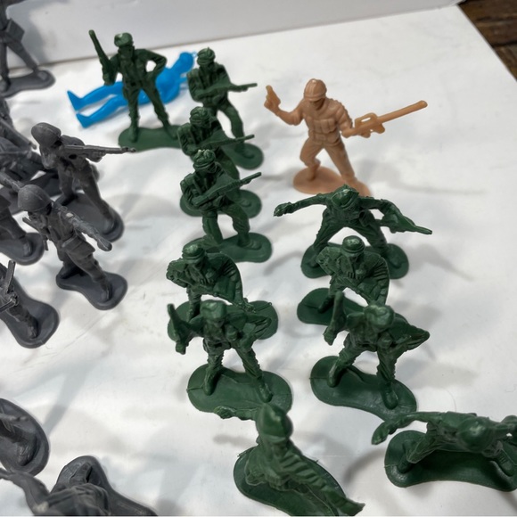 Army Men Lot Mixed. Greenbrier, Ja-Ru and Generic Made in China. 100 Plus Total - Picture 9 of 14